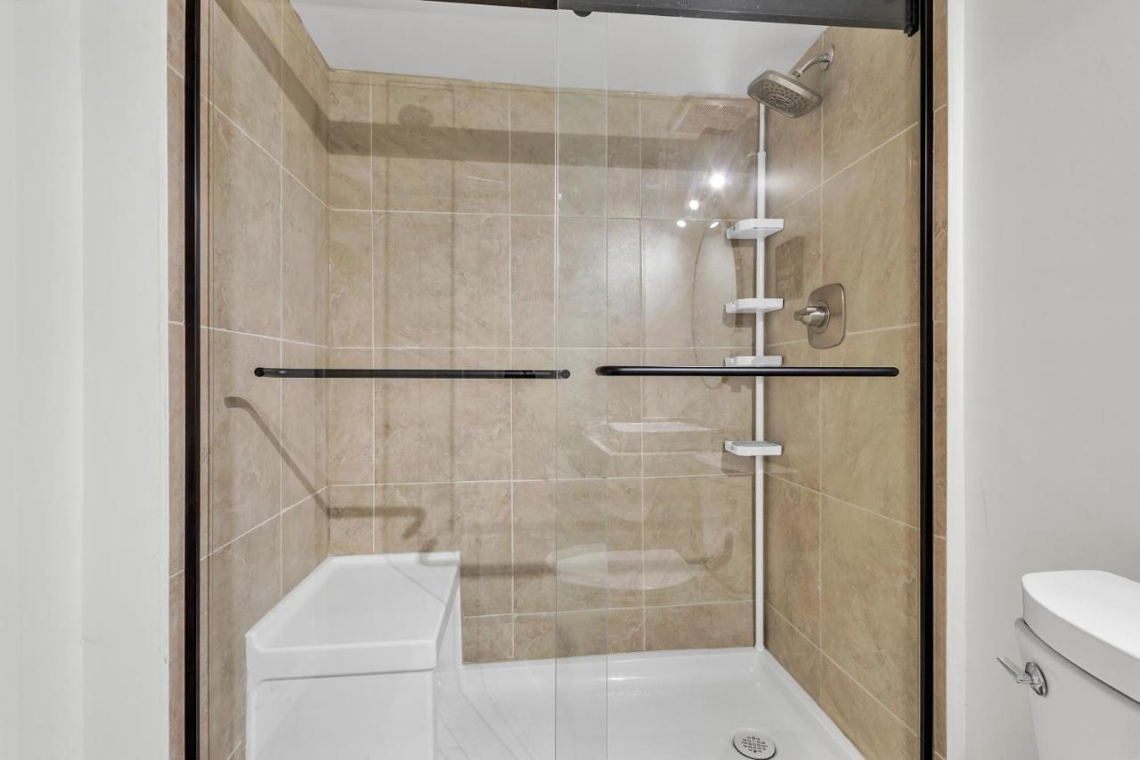 Modern 1 Bedroom + Den In Cambridge Εξωτερικό φωτογραφία