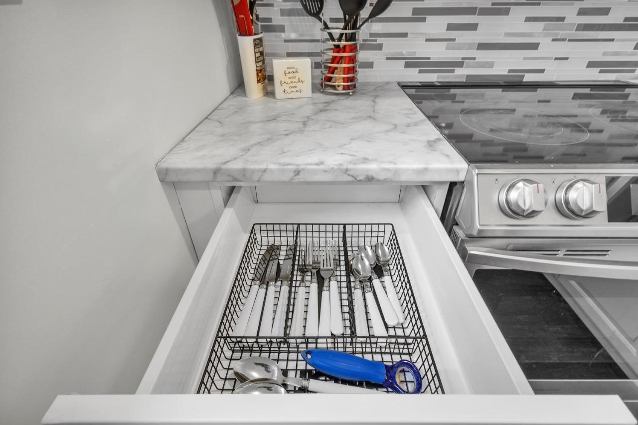 Modern 1 Bedroom + Den In Cambridge Εξωτερικό φωτογραφία